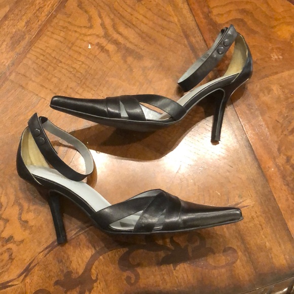 BCBG Girls heels pointy toes black leather Sz 6.5 - Picture 3 of 8